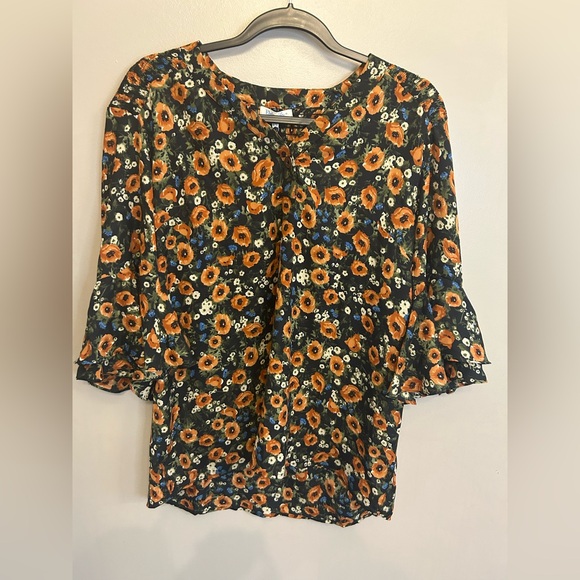 elsie & zoey Tops - NWT Elsie & Zoey floral flowing top size L/XL